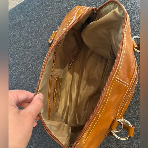 Giani Bernini’s Elegant Tan Leather Gently Used Handbag - Picture 4 of 11